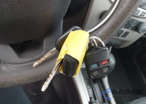 2008 Ford Focus Se/Ses z USA, uszkodzony, nr VIN 1FAHP35N48W282274